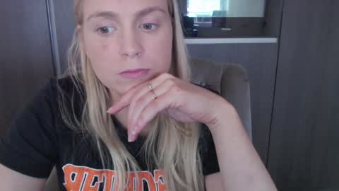 Elise online show from October 20, 8:59 am