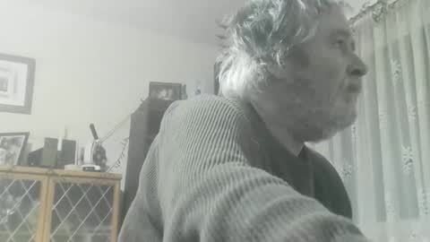 Snapshot of sizemick_u235 chatting on December 13, 8:04 pm Mickey B online show from December 13, 8:04 pm