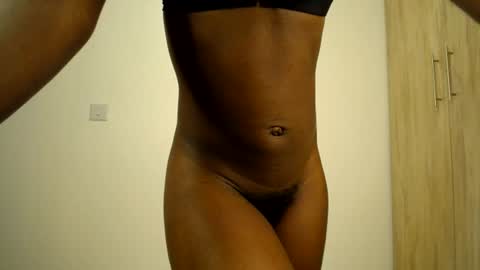 Snapshot of sizzly_ass chatting on June 19, 1:10 am sizzly_ass online show from June 19, 1:10 am