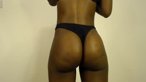Snapshot of sizzly_ass chatting on June 25, 2:32 pm sizzly_ass online show from June 25, 2:32 pm