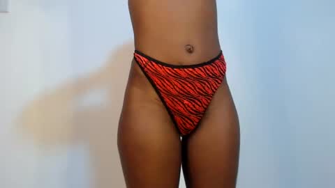 Snapshot of sizzly_ass chatting on June 28, 3:18 pm sizzly_ass online show from June 28, 3:18 pm