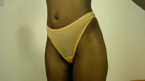 Snapshot of sizzly_ass chatting on June 29, 11:27 pm sizzly_ass online show from June 29, 11:27 pm