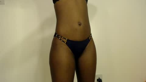 Snapshot of sizzly_ass chatting on July 4, 2:18 am sizzly_ass online show from July 4, 2:18 am