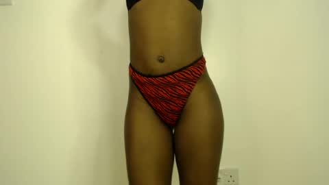 Snapshot of sizzly_ass chatting on July 7, 12:31 pm sizzly_ass online show from July 7, 12:31 pm