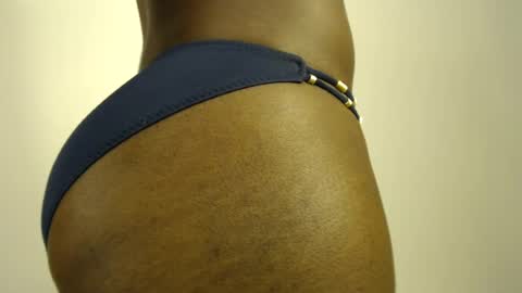 Snapshot of sizzly_ass chatting on July 10, 3:00 am sizzly_ass online show from July 10, 3:00 am