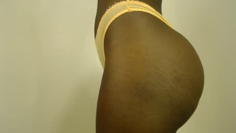 Snapshot of sizzly_ass chatting on July 28, 11:17 am sizzly_ass online show from July 28, 11:17 am