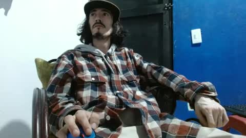 Snapshot of sk8sir chatting on June 22, 4:20 am sk8sir online show from June 22, 4:20 am