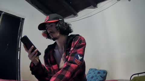 Snapshot of sk8sir chatting on July 30, 12:15 pm sk8sir online show from July 30, 12:15 pm