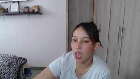 Snapshot of skarlet_adams chatting on December 6, 6:39 pm Alice online show from December 6, 6:39 pm