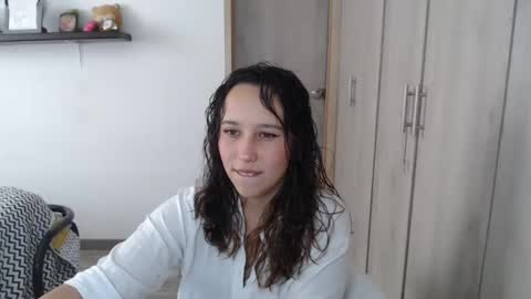 Snapshot of skarlet_adams chatting on December 9, 6:46 pm Alice online show from December 9, 6:46 pm