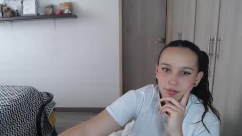 Snapshot of skarlet_adams chatting on December 12, 7:15 pm Alice online show from December 12, 7:15 pm