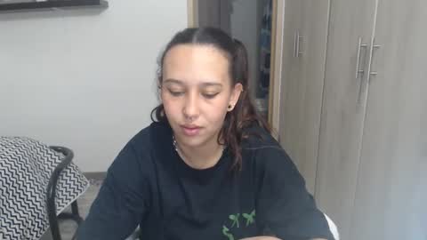 Snapshot of skarlet_adams chatting on December 19, 10:53 pm Alice online show from December 19, 10:53 pm