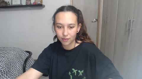 Snapshot of skarlet_adams chatting on December 20, 1:58 am Alice online show from December 20, 1:58 am