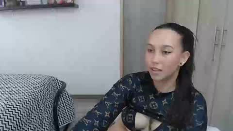 Snapshot of skarlet_adams chatting on December 23, 5:43 pm Alice online show from December 23, 5:43 pm