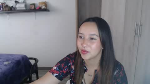 Snapshot of skarlet_adams chatting on December 26, 7:05 pm Alice online show from December 26, 7:05 pm