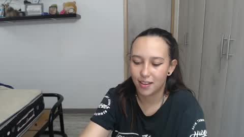 Snapshot of skarlet_adams chatting on December 30, 12:00 am Alice online show from December 30, 12:00 am