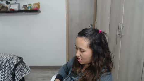 Snapshot of skarlet_adams chatting on January 10, 10:57 pm Alice online show from January 10, 10:57 pm