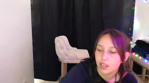 Snapshot of skarlet_adams chatting on January 20, 8:40 pm Alice online show from January 20, 8:40 pm