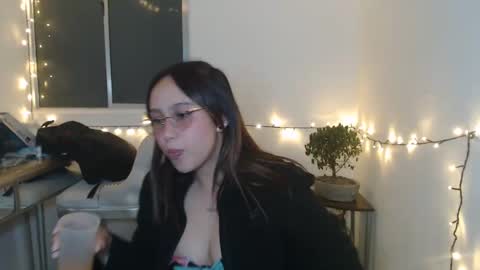 Snapshot of skarlet_adams chatting on January 28, 10:23 pm Alice online show from January 28, 10:23 pm