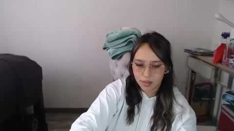 Snapshot of skarlet_adams chatting on February 17, 8:58 pm Alice online show from February 17, 8:58 pm