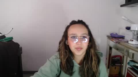 Snapshot of skarlet_adams chatting on March 4, 7:11 pm Alice online show from March 4, 7:11 pm