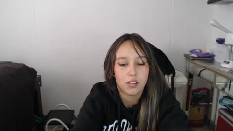 Snapshot of skarlet_adams chatting on March 6, 5:54 pm Alice online show from March 6, 5:54 pm