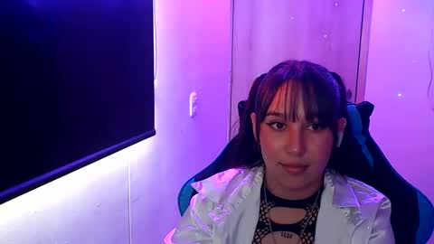 Snapshot of skarlet_adams chatting on May 6, 8:25 pm Alice online show from May 6, 8:25 pm