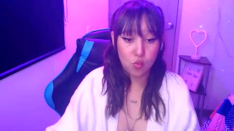 Snapshot of skarlet_adams chatting on May 7, 10:04 pm Alice online show from May 7, 10:04 pm