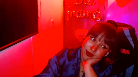 Snapshot of skarlet_adams chatting on May 8, 10:04 pm Alice online show from May 8, 10:04 pm
