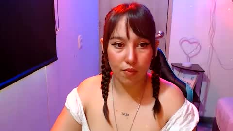 Snapshot of skarlet_adams chatting on May 12, 8:39 pm Alice online show from May 12, 8:39 pm