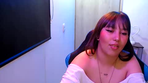 Snapshot of skarlet_adams chatting on May 14, 6:04 pm Alice online show from May 14, 6:04 pm