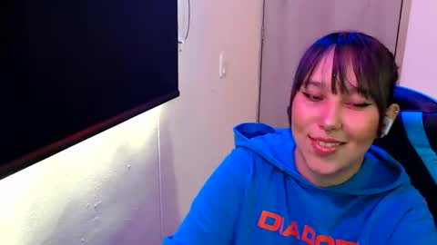 Snapshot of skarlet_adams chatting on May 19, 6:36 pm Alice online show from May 19, 6:36 pm