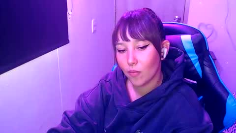 Snapshot of skarlet_adams chatting on May 25, 9:32 pm Alice online show from May 25, 9:32 pm