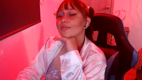 Snapshot of skarlet_adams chatting on May 26, 7:21 pm Alice online show from May 26, 7:21 pm
