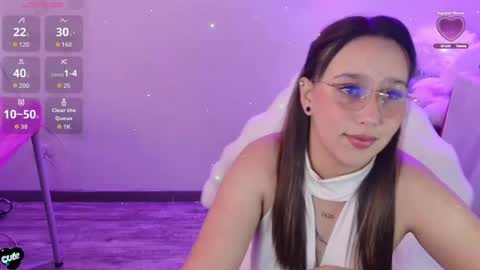 Snapshot of skarlet_adams chatting on July 22, 7:16 pm Alice online show from July 22, 7:16 pm