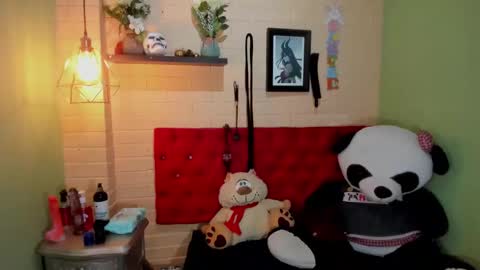 Snapshot of skarlettkray chatting on December 31, 9:28 pm Skarlet online show from December 31, 9:28 pm