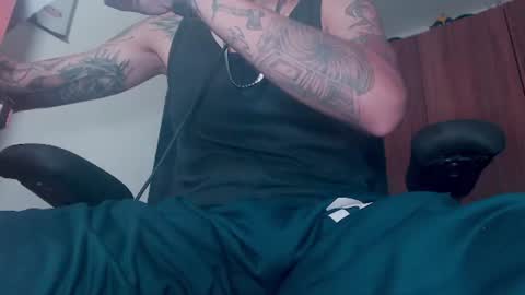 Snapshot of skateboy444 chatting on June 17, 5:43 am king online show from June 17, 5:43 am