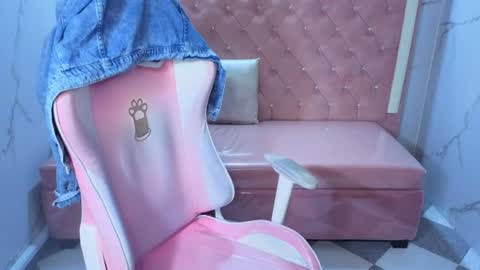 Snapshot of skeler_lovd_b chatting on July 11, 2:09 pm Skarlet online show from July 11, 2:09 pm