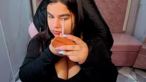 Snapshot of skeler_lovd_b chatting on July 31, 1:10 pm Skarlet online show from July 31, 1:10 pm