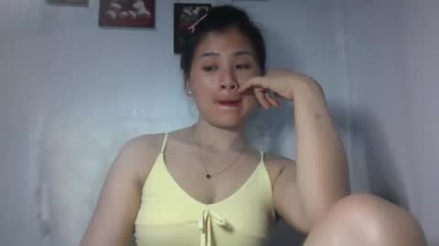 Snapshot of skie1111 chatting on June 4, 2:23 pm Shie online show from June 4, 2:23 pm