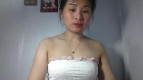 Snapshot of skie1111 chatting on June 5, 5:14 am Shie online show from June 5, 5:14 am