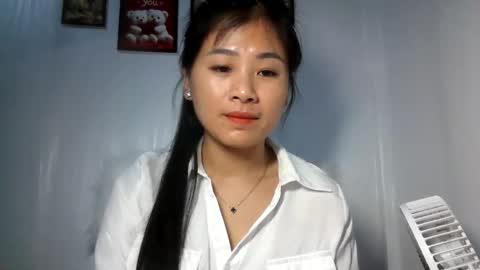 Snapshot of skie1111 chatting on June 9, 12:33 am Shie online show from June 9, 12:33 am