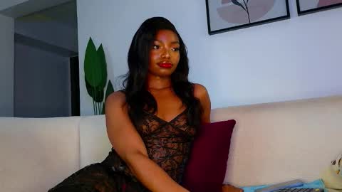 Snapshot of skimask_freak chatting on October 7, 9:39 am Krystal Belle online show from October 7, 9:39 am
