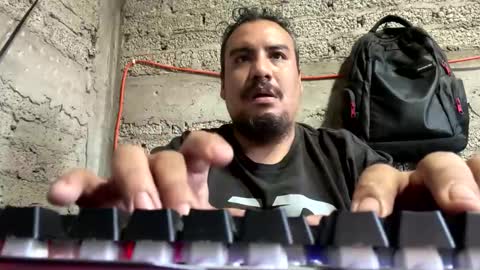 Snapshot of skinhell chatting on November 9, 11:36 pm Elias online show from November 9, 11:36 pm