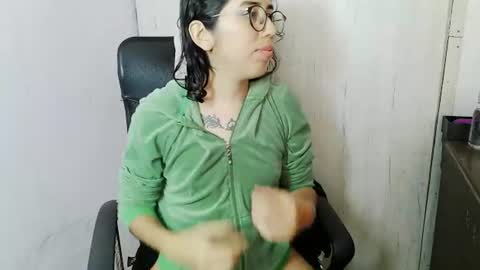 Snapshot of skinny333x chatting on July 30, 3:11 pm skinny333x online show from July 30, 3:11 pm