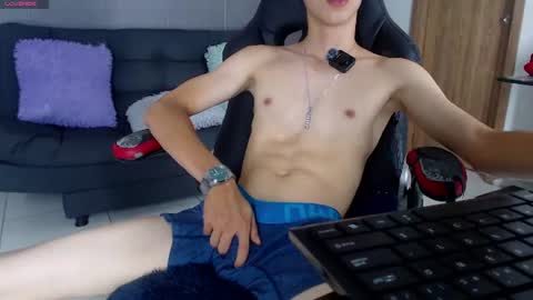 Snapshot of skinny_bigcock20 chatting on July 27, 10:17 pm skinny_bigcock20 online show from July 27, 10:17 pm