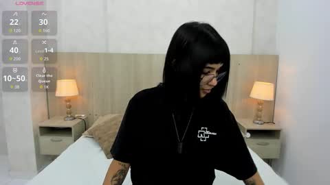 Emily Rojas online show from December 17, 7:20 pm