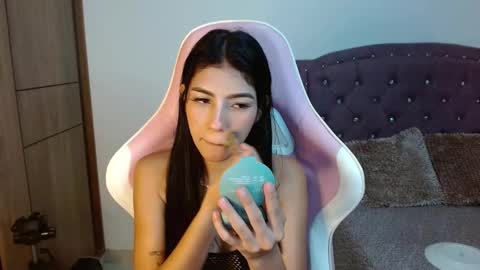 Snapshot of skinny_hailey1 chatting on March 7, 1:07 pm Hailey online show from March 7, 1:07 pm