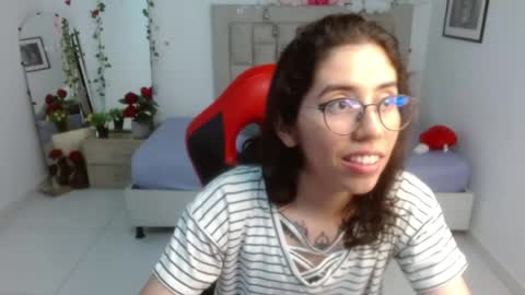 Raelle online show from May 29, 1:25 am