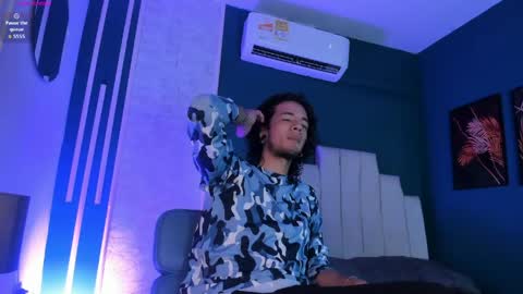 Snapshot of skinny_mac_ chatting on May 17, 2:02 pm Mac online show from May 17, 2:02 pm